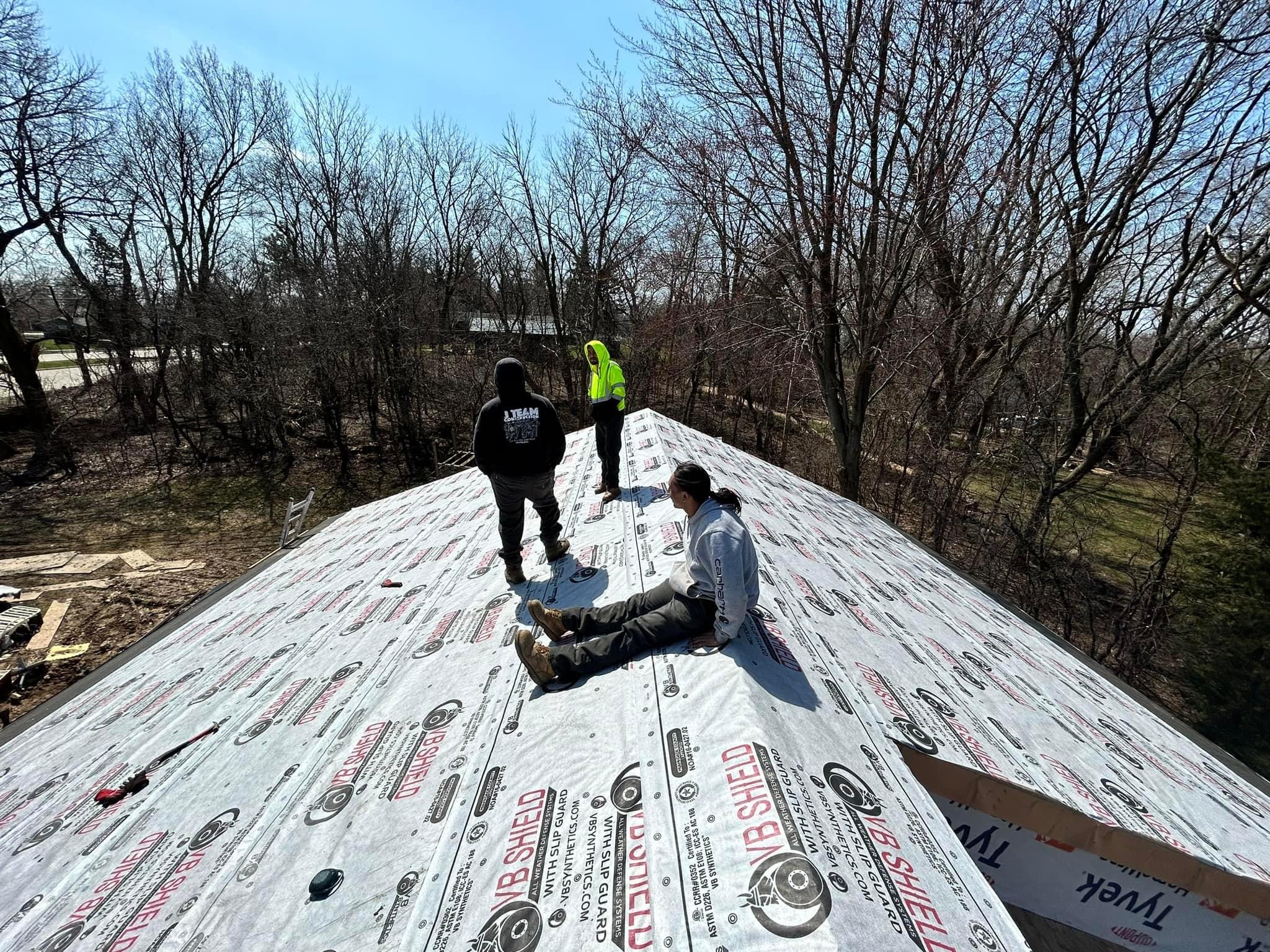 Silver City roofing crew Milwaukee
